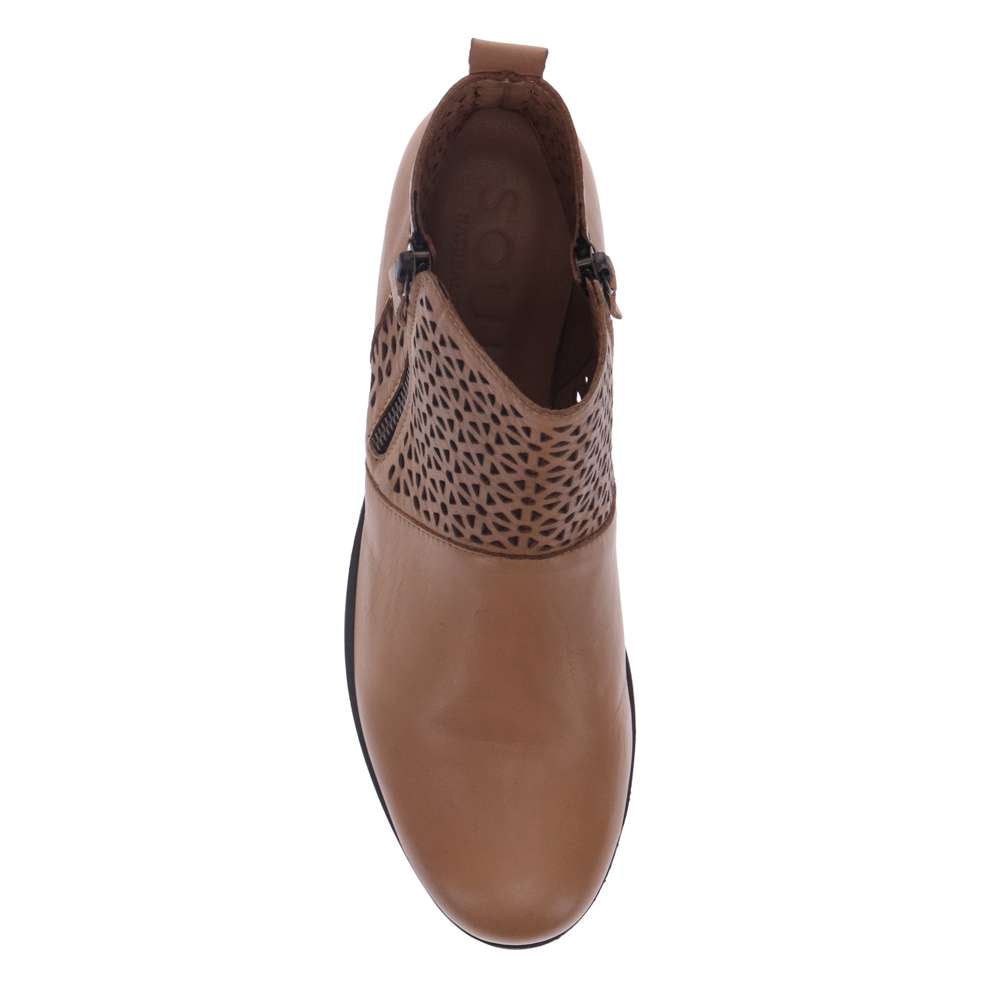 B Logan Boot - Tan