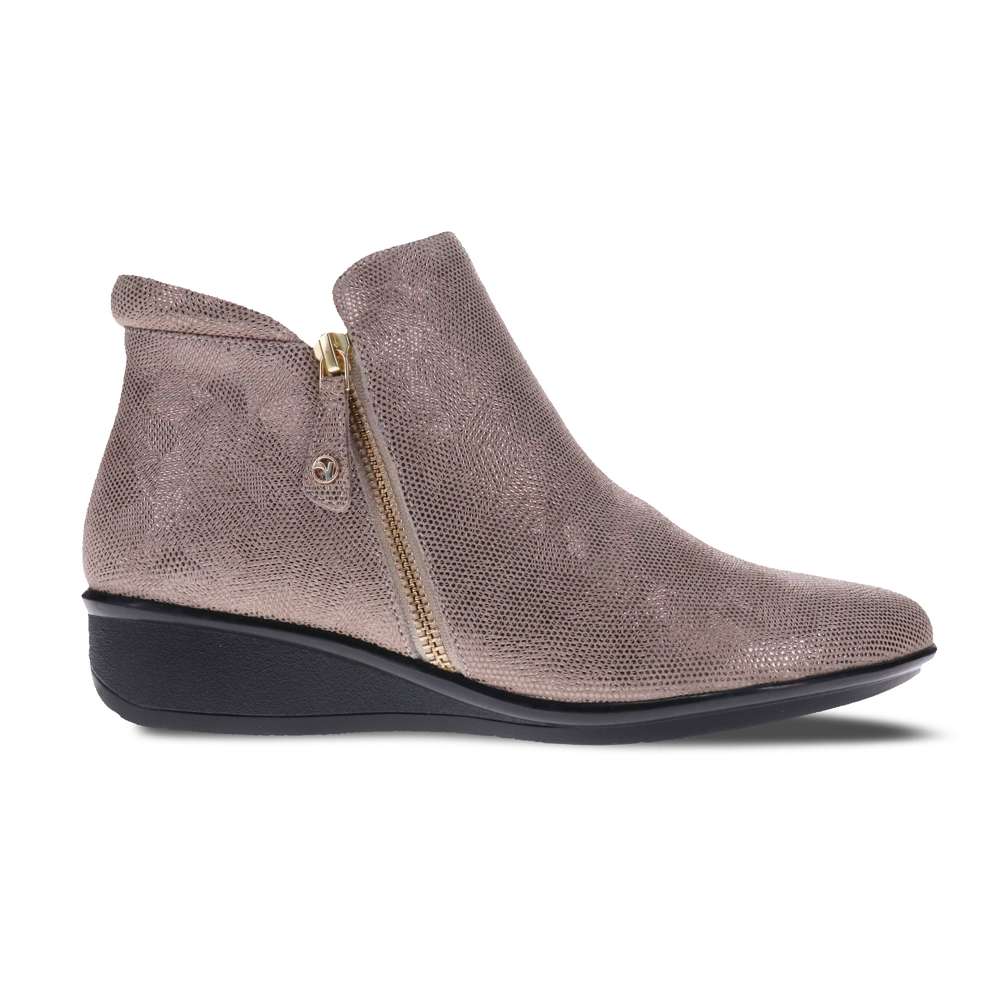 Damascus Wedged Boot - Champagne Angle