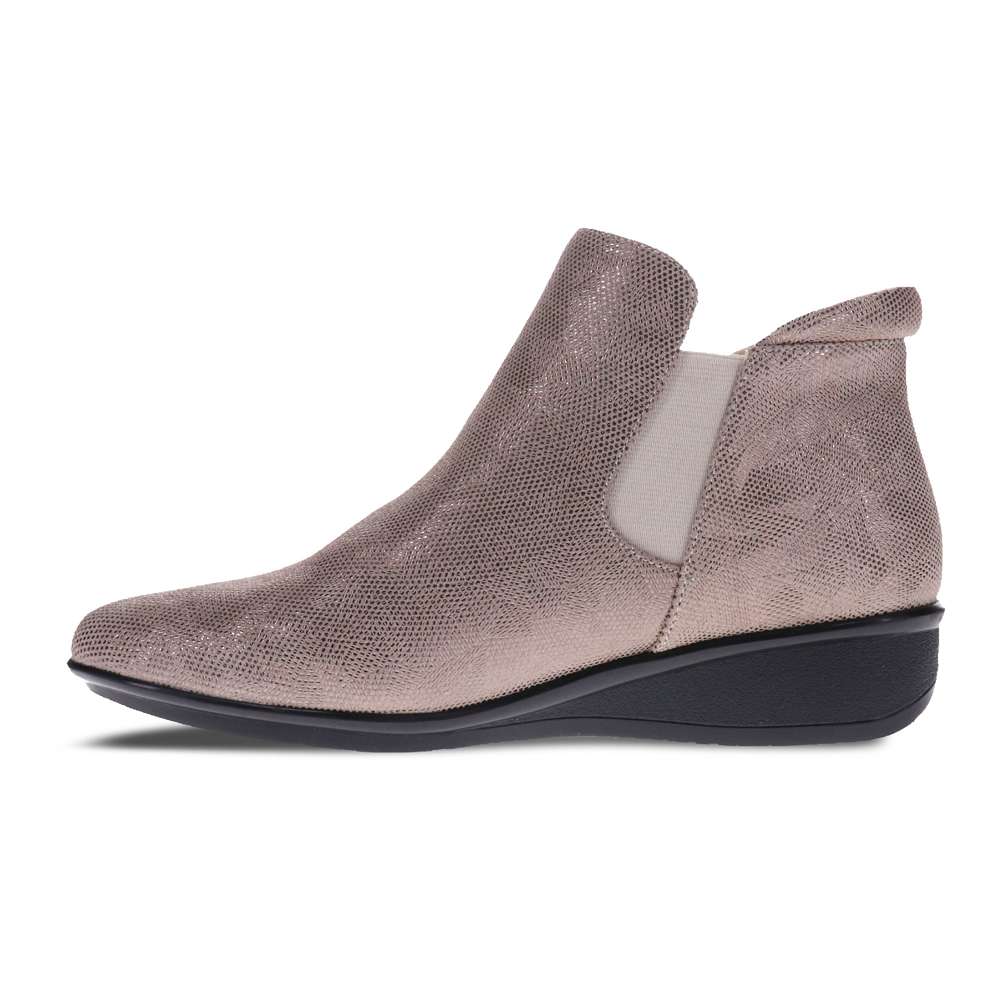 Damascus Wedged Boot - Champagne Angle