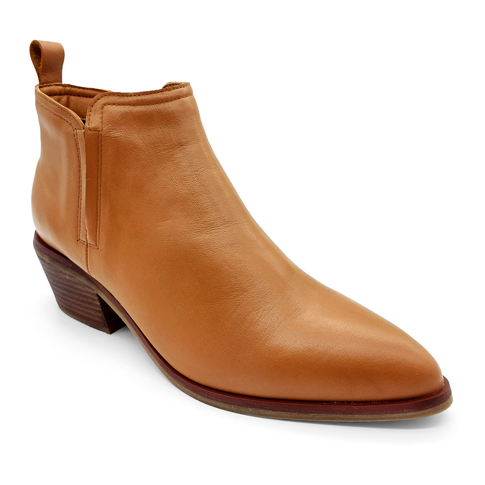 Human Women's June Tan  Natural Fit Footwear