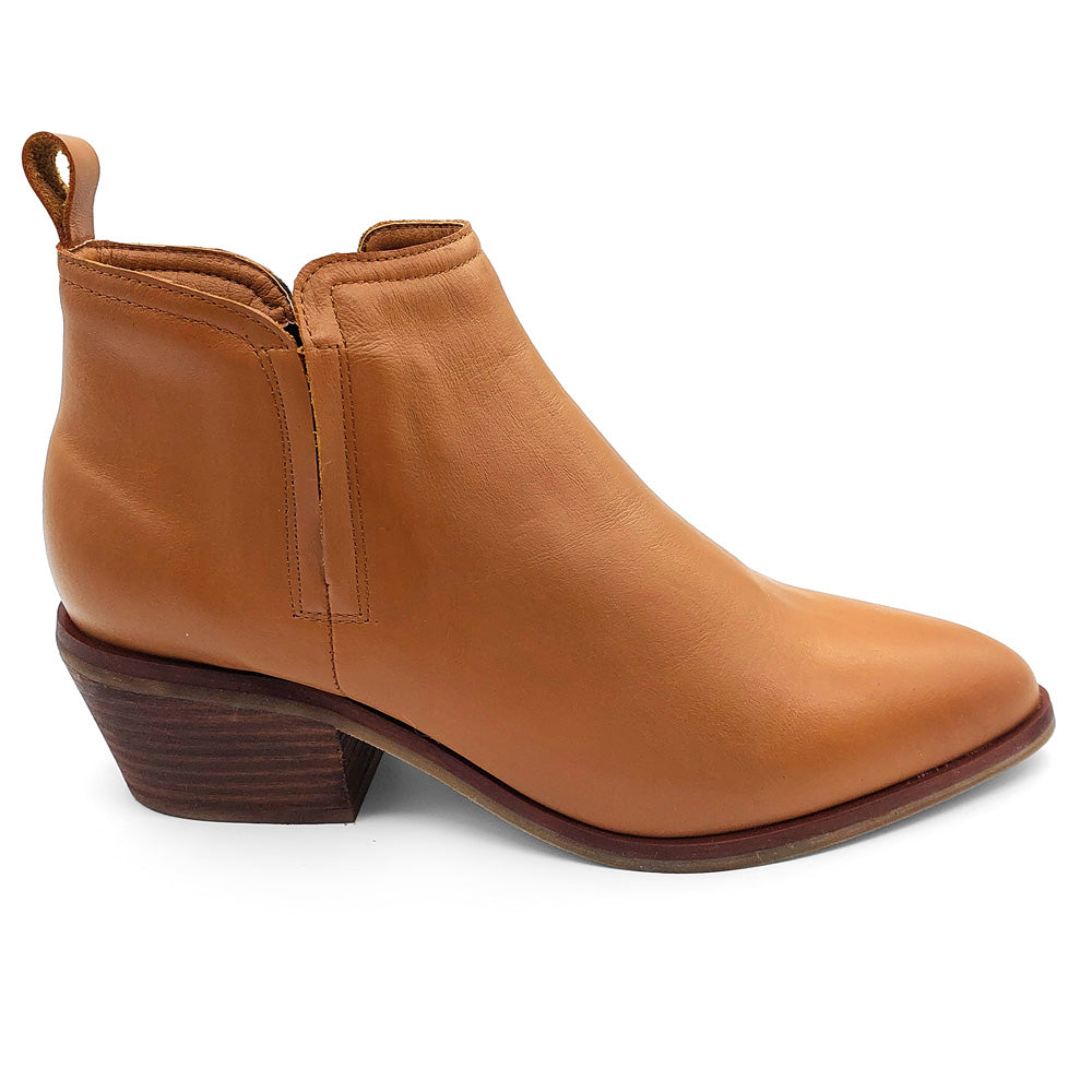 Human Women's June Tan  Natural Fit Footwear
