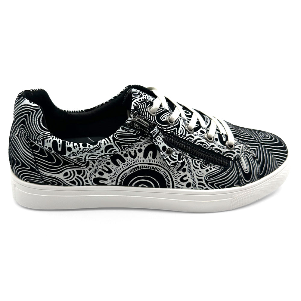 Klouds Cara Kard Print Maali Black Natural Fit Footwear