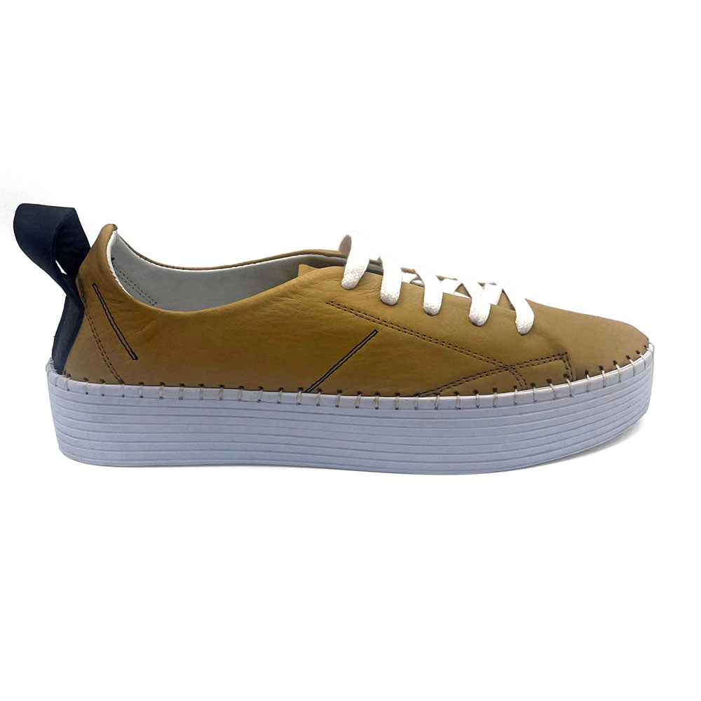 Bueno Women's Sailor Scissors  Natural Fit Footwear