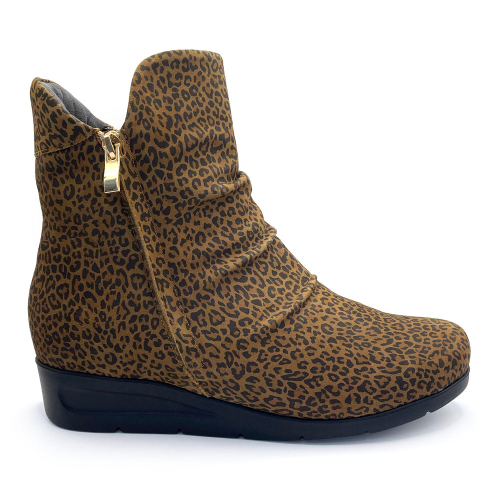 Silver Lining Women's Geneva Leopard  Natural Fit Footwear