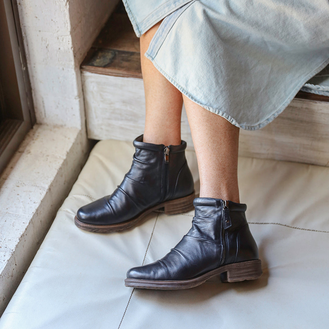 Silver Lining Women's Tamara Black  Natural Fit Footwear