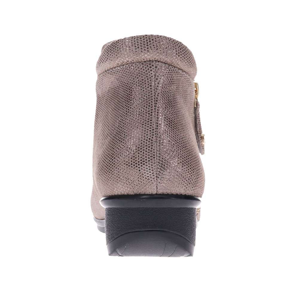 Damascus Wedged Boot - Champagne/Champagne Angle