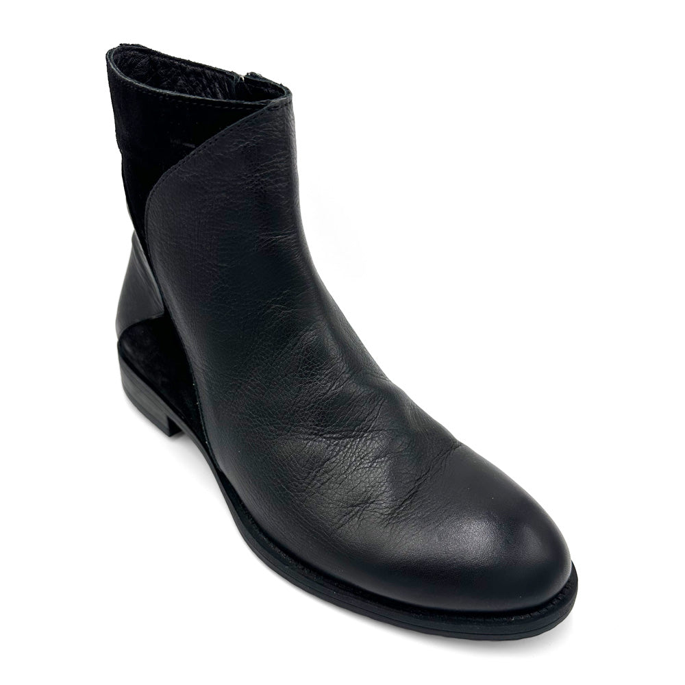 Thyme & Co Women's Jolene Black Black Suade